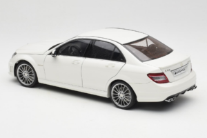 Mercedes AMG C63 W204 White AUTOart 1:18 72674-R1 Diecast - image 7 of 8