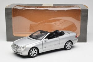 Mercedes CLK 500 Cabriolet Elegance A209 Silver Kyosho 1:18 B66962172 Diecast - image 8 of 8