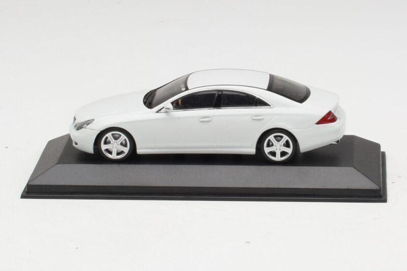 Mercedes CLS-Class C219 Linea White Minichamps 1:43 Mercedes CLS-Class C219 Linea White Minichamps 1:43 436034300 Diecast