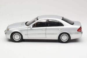 Mercedes E-Class W211 Silver Kyosho 1:18 B66962146 Diecast - image 4 of 8