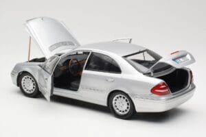 Mercedes E-Class W211 Silver Kyosho 1:18 B66962146 Diecast - image 5 of 8