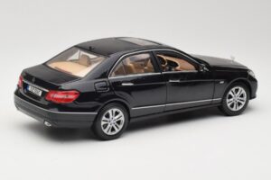 Mercedes E-Class W211 Black Maisto 1:18 31172 Diecast - image 3 of 8