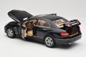 Mercedes E-Class W211 Black Maisto 1:18 31172 Diecast - image 5 of 8