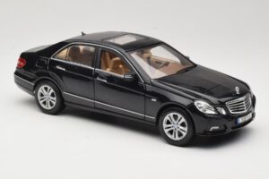 Mercedes E-Class W211 Black Maisto 1:18 31172 Diecast - image 6 of 8