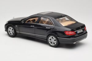 Mercedes E-Class W211 Black Maisto 1:18 31172 Diecast - image 7 of 8