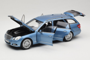 Mercedes E-Class W212 Estate Indigolith Metallic Blue Minichamps 1:18 B66962449 Diecast - image 2 of 8