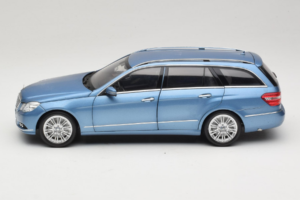 Mercedes E-Class W212 Estate Indigolith Metallic Blue Minichamps 1:18 B66962449 Diecast - image 4 of 8