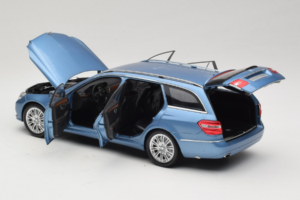 Mercedes E-Class W212 Estate Indigolith Metallic Blue Minichamps 1:18 B66962449 Diecast - image 5 of 8