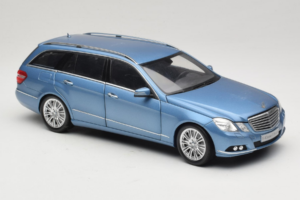 Mercedes E-Class W212 Estate Indigolith Metallic Blue Minichamps 1:18 B66962449 Diecast - image 6 of 8