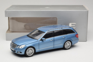 Mercedes E-Class W212 Estate Indigolith Metallic Blue Minichamps 1:18 B66962449 Diecast - image 8 of 8