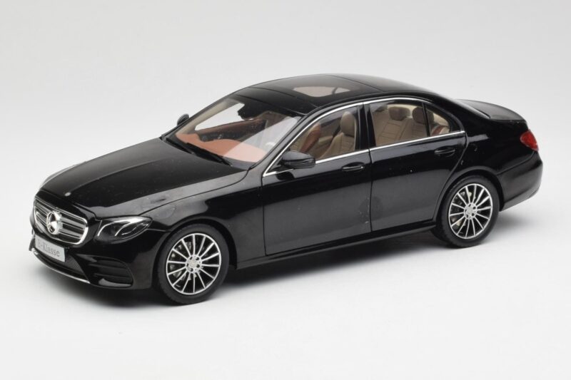 Mercedes E-Class W213 Obsidian Black iScale 1:18 Mercedes E-Class W213 Obsidian Black iScale 1:18 B66960380 Diecast