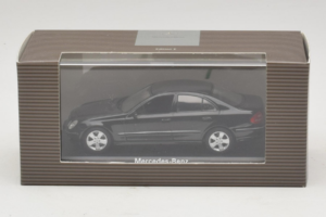 Mercedes E-Class W211 Black Minichamps 1:43 B66961950 Diecast - image 4 of 4