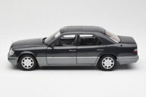 Mercedes E320 W124 Nautik Blue Metallic Dealer Edition AUTOart 1:18 B66040508 Diecast - image 4 of 8