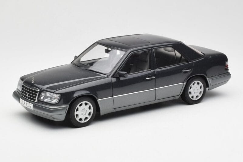 Mercedes E320 W124 Nautik Blue Metallic Dealer Edition AUTOart 1:18 B66040508 Diecast