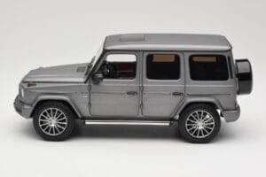 Mercedes G-Class G500 W463A Designo Platinum Magno Minichamps 1:18 B66960811 Diecast - image 4 of 8