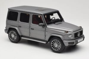 Mercedes G-Class G500 W463A Designo Platinum Magno Minichamps 1:18 B66960811 Diecast - image 6 of 8