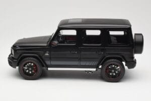 Mercedes G-Class G63 AMG W463A Matt Black Minichamps 1:18 110037064 Diecast - image 4 of 8