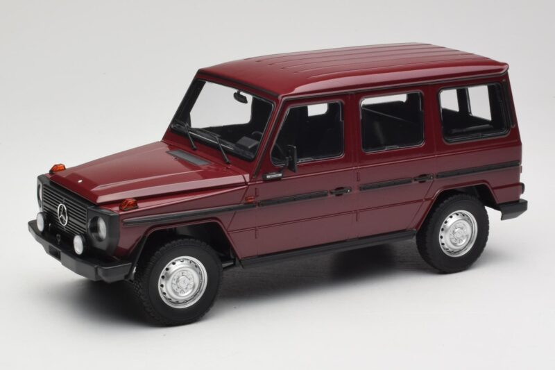 Mercedes G-Class W460 LWB Dark Red Minichamps 1:18 Mercedes G-Class W460 LWB Dark Red Minichamps 1:18 155038102 Diecast