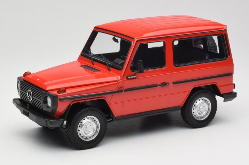Mercedes G-Class W460 SWB Red Minichamps 1:18 Mercedes G-Class W460 SWB Red Minichamps 1:18 155038002 Diecast