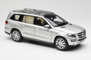 Mercedes GL-Class X166 Iridium Silver Metallic Norev 1:18 B66960097 Diecast - image 6 of 8