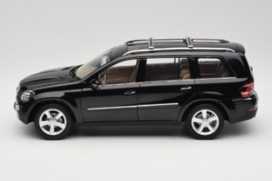 Mercedes GL X164 Obsidian Black Minichamps 1:18 B66962334 Diecast - image 4 of 8