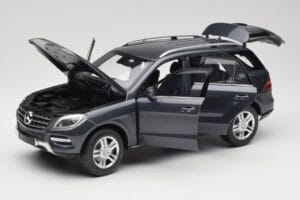 Mercedes M-Class W164 Grey Metallic Minichamps 1:18 100030100 Diecast - image 2 of 8