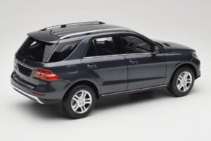 Mercedes M-Class W164 Grey Metallic Minichamps 1:18 100030100 Diecast - image 3 of 8