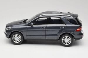 Mercedes M-Class W164 Grey Metallic Minichamps 1:18 100030100 Diecast - image 4 of 8