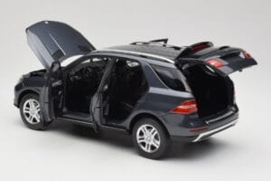 Mercedes M-Class W164 Grey Metallic Minichamps 1:18 100030100 Diecast - image 5 of 8