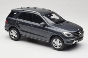 Mercedes M-Class W164 Grey Metallic Minichamps 1:18 100030100 Diecast - image 6 of 8
