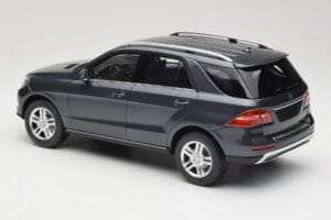 Mercedes M-Class W164 Grey Metallic Minichamps 1:18 100030100 Diecast - image 7 of 8