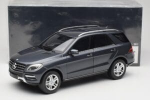 Mercedes M-Class W164 Grey Metallic Minichamps 1:18 100030100 Diecast - image 8 of 8