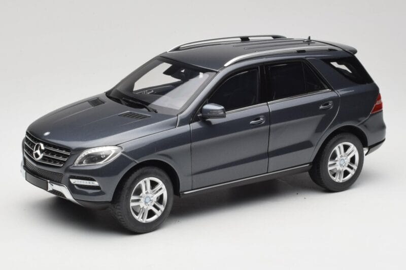 Mercedes M-Class W164 Grey Metallic Minichamps 1:18 100030100 Diecast