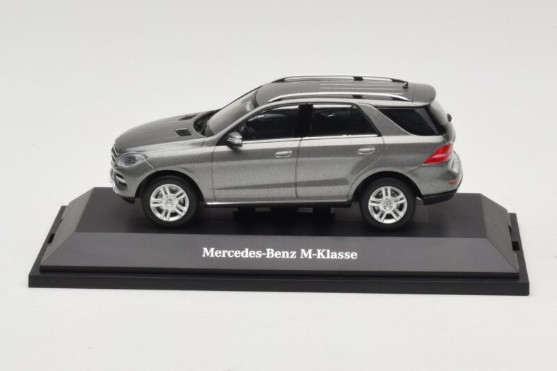 Mercedes M-Class W166 Palladium Silver Metallic Minichamps 1:43 B66960061 Diecast