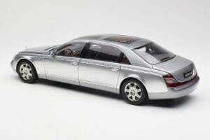 Maybach 62 LWB Himalaya Silver Dealer Edition AUTOart 1:18 B66962178 Diecast - image 7 of 8