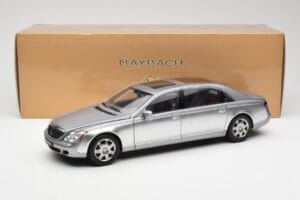 Maybach 62 LWB Himalaya Silver Dealer Edition AUTOart 1:18 B66962178 Diecast - image 8 of 8