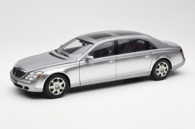Maybach 62 LWB Himalaya Silver Dealer Edition AUTOart 1:18 B66962178 Diecast