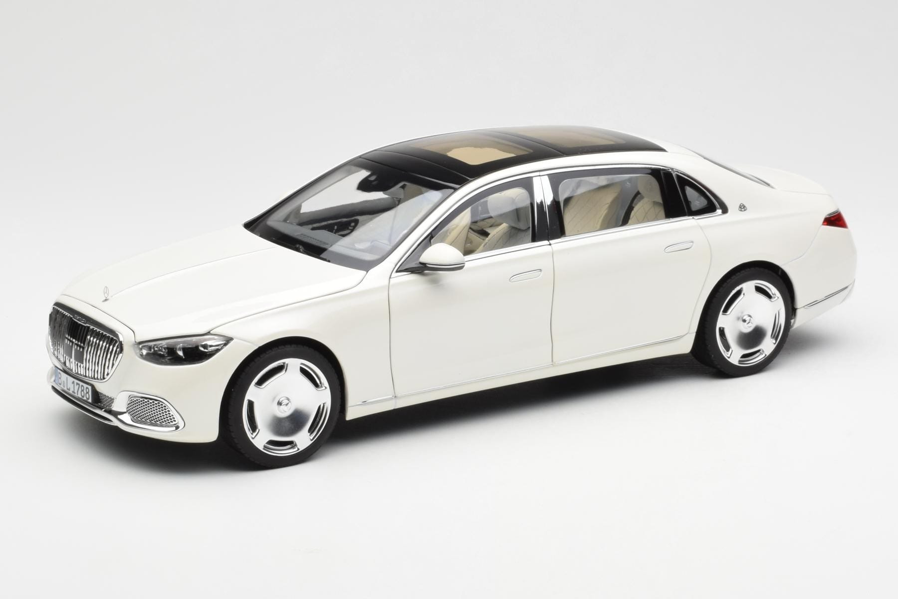 Norev Mercedes Maybach S680 X223 1:18 White Diecast