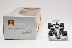 Mercedes MGP W01 #4 N. Rosberg Mercedes GP Showcar 2010 Minichamps 1:18 150100074 Diecast - image 6 of 7
