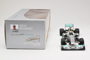 Mercedes MGP W02 #8 N. Rosberg Mercedes GP 2011 Minichamps 1:18 110110008 Diecast - image 6 of 7