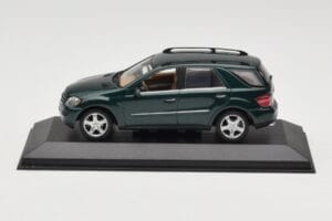 Mercedes ML 500 W164 Dark Green Minichamps 1:43 400034500 Diecast