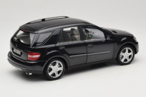 Mercedes ML W164 Obsidian Black Dealer Edition Minichamps 1:18 B66962321 Diecast - image 3 of 8