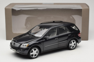 Mercedes ML W164 Obsidian Black Dealer Edition Minichamps 1:18 B66962321 Diecast - image 8 of 8