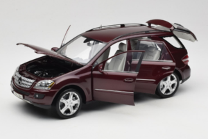 Mercedes ML W164 Red Metallic Minichamps 1:18 150034500 Diecast - image 2 of 8