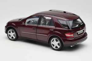 Mercedes ML W164 Red Metallic Minichamps 1:18 150034500 Diecast - image 7 of 8