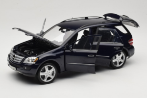 Mercedes ML W164 Tanzanite Blue Dealer Edition Minichamps 1:18 B66962322 Diecast - image 2 of 8