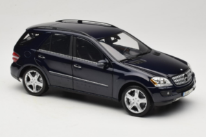 Mercedes ML W164 Tanzanite Blue Dealer Edition Minichamps 1:18 B66962322 Diecast - image 6 of 8