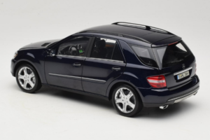 Mercedes ML W164 Tanzanite Blue Dealer Edition Minichamps 1:18 B66962322 Diecast - image 7 of 8