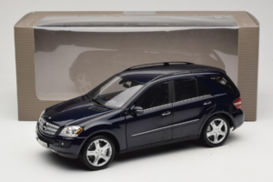 Mercedes ML W164 Tanzanite Blue Dealer Edition Minichamps 1:18 B66962322 Diecast - image 8 of 8