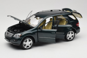 Mercedes ML W164 Green Metallic Minichamps 1:18 150034502 Diecast - image 2 of 8